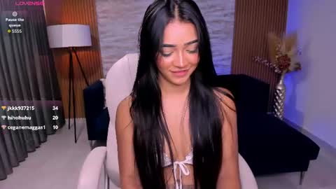 KYLIE COLLINS online show from July 31, 1:50 pm