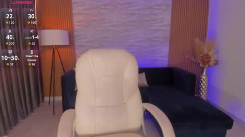 KYLIE COLLINS online show from August 1, 1:50 pm