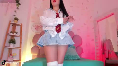 Kylie online show from August 5, 3:43 pm