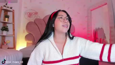 Kylie online show from August 11, 9:39 pm