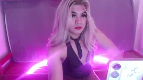 kylie_ish online show from August 3, 5:09 pm