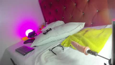 kylie_sttel online show from June 30, 12:23 am