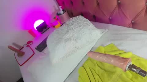 kylie_sttel online show from July 13, 2:40 am