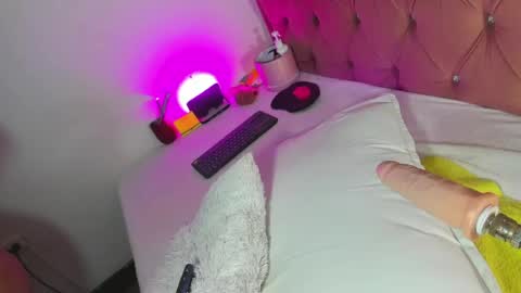 kylie_sttel online show from July 19, 1:02 pm
