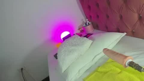 kylie_sttel online show from July 22, 1:35 pm