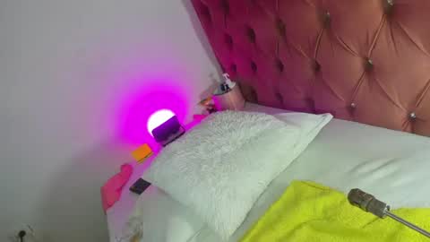 kylie_sttel online show from July 22, 2:41 pm
