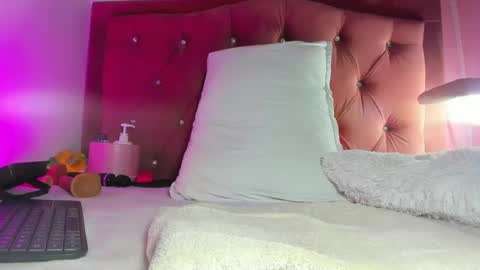 kylie_sttel online show from August 10, 12:23 am