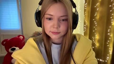 Emilia online show from March 30, 4:25 pm