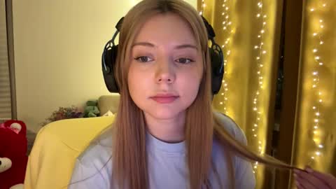 Emilia online show from March 30, 7:54 pm