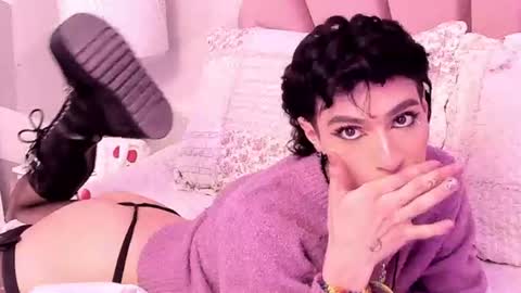 Kylie  online show from August 4, 1:35 am