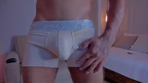 Kylliam Levis online show from August 6, 1:59 am
