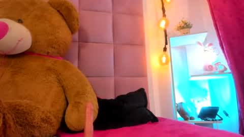 kysha_lipss online show from August 4, 7:33 pm