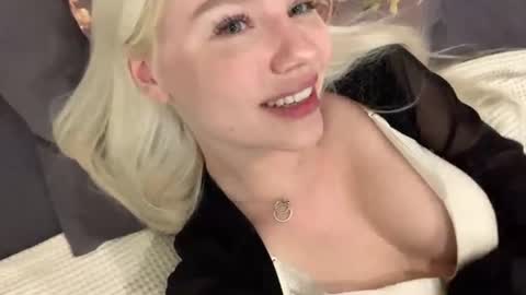 Alice online show from August 22, 11:44 pm