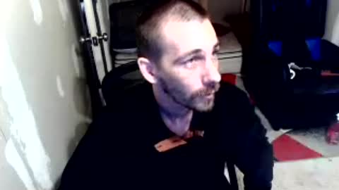 l1v1nth3dr3am online show from August 5, 5:38 am