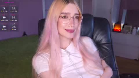 Evie online show from July 28, 2:23 pm