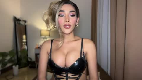ISABEL online show from March 18, 11:38 am