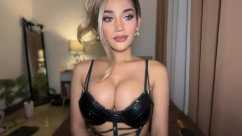 ISABEL online show from March 18, 1:50 pm