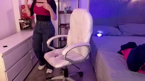 L A R A   online show from September 10, 2:13 am