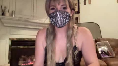 laceluxleather online show from February 26, 5:28 am