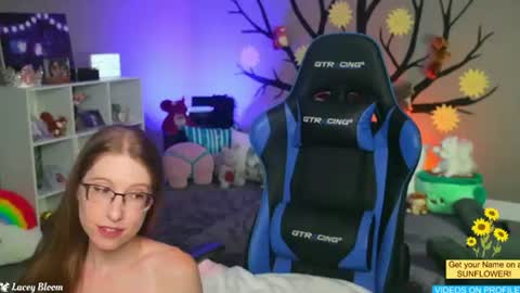 Lacey Bloom online show from August 10, 1:40 am