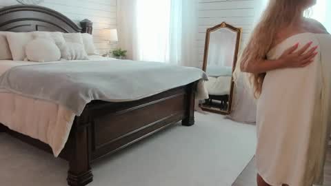 lacii_lo online show from August 4, 12:57 pm