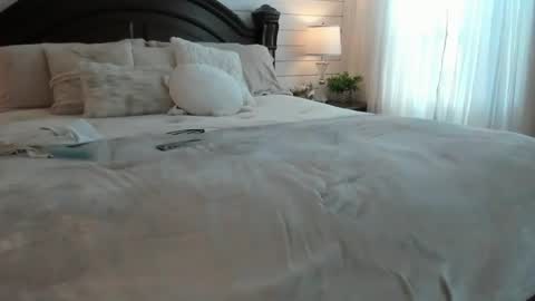 lacii_lo online show from August 11, 1:57 pm