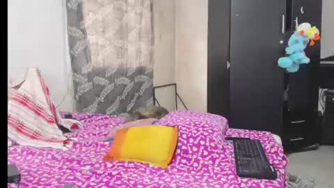 lacii_lostt online show from July 20, 2:42 pm