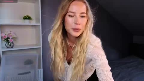 Lady Alice online show from August 5, 8:56 am