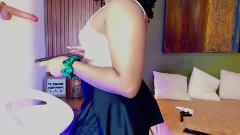 lady_ambar19 online show from August 5, 6:28 pm