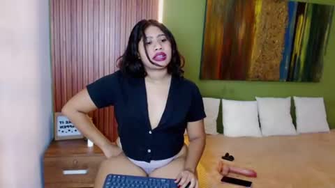lady_ambar19 online show from August 8, 3:01 pm