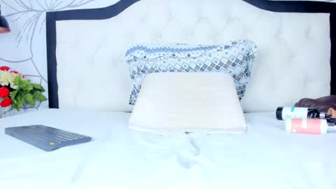 LADY FALCON online show from August 12, 3:53 am