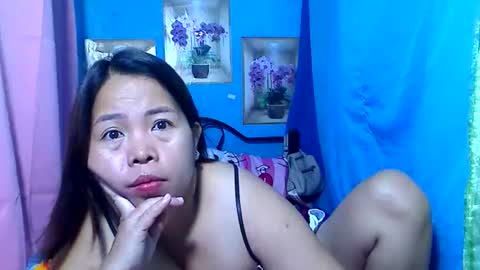 lady_in_bed69 online show from August 8, 11:38 pm