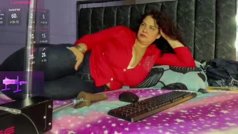 lady_lucy69 online show from June 14, 5:37 am