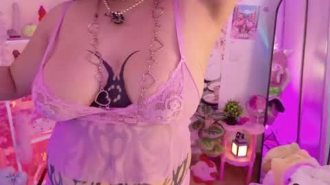 Lady  online show from August 8, 1:49 am