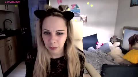 lady_smile69 online show from April 13, 2:31 pm