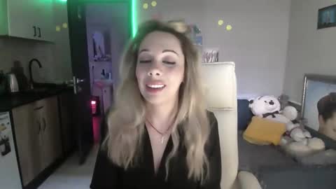 lady_smile69 online show from April 26, 3:57 am