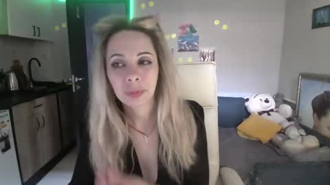 lady_smile69 online show from April 26, 5:03 am