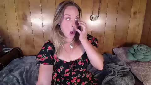 ladyboyhomemaker online show from August 9, 3:40 am