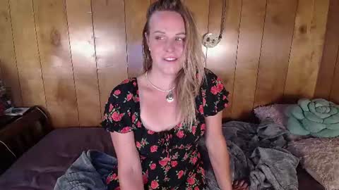 ladyboyhomemaker online show from August 9, 4:46 am