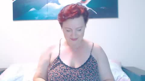ladyelizabeth777 online show from August 4, 8:00 am