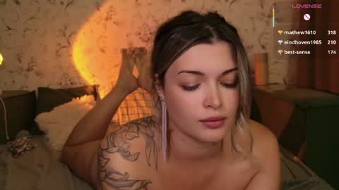 ladylancaster online show from August 12, 6:10 pm
