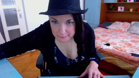 LadyLHoty online show from July 29, 1:40 pm