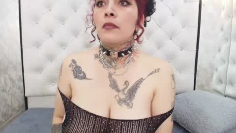 LadyMiaX online show from August 8, 6:35 am