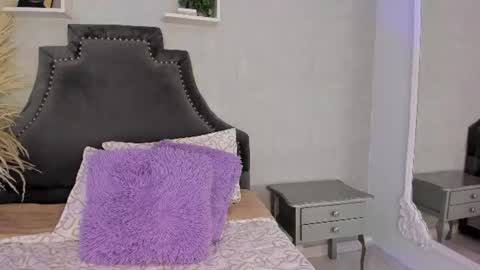 Lady  online show from August 4, 9:28 am