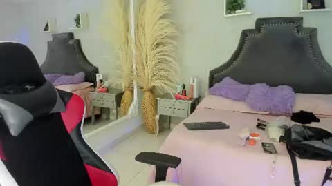 Lady  online show from August 5, 3:59 am
