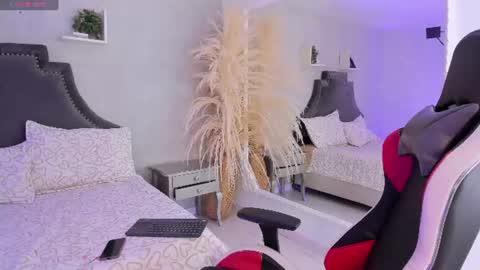 Lady  online show from August 7, 10:04 am