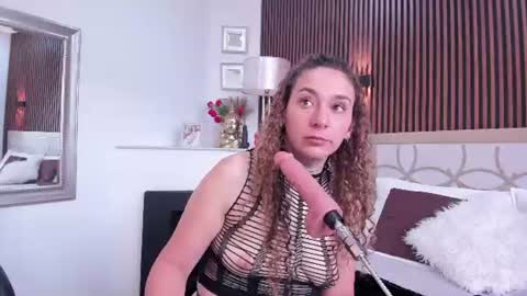 laguertha online show from August 12, 1:46 pm