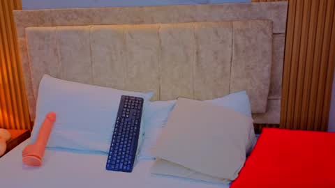 Laia online show from August 9, 4:02 am