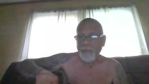 laidbackluxury online show from August 18, 12:00 pm
