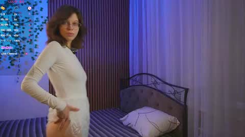 Julia online show from August 8, 8:09 pm